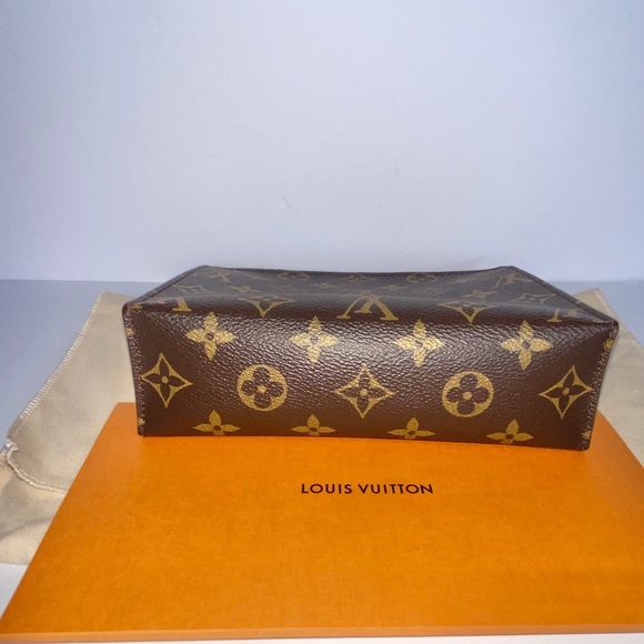 ❌SOLD ❌Toiletry 19 - Picture 11 of 15